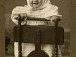 Я. И. Лейцингер. Девочка в платье и платочке, стоящая на стуле. Из фонда ВГМЗ